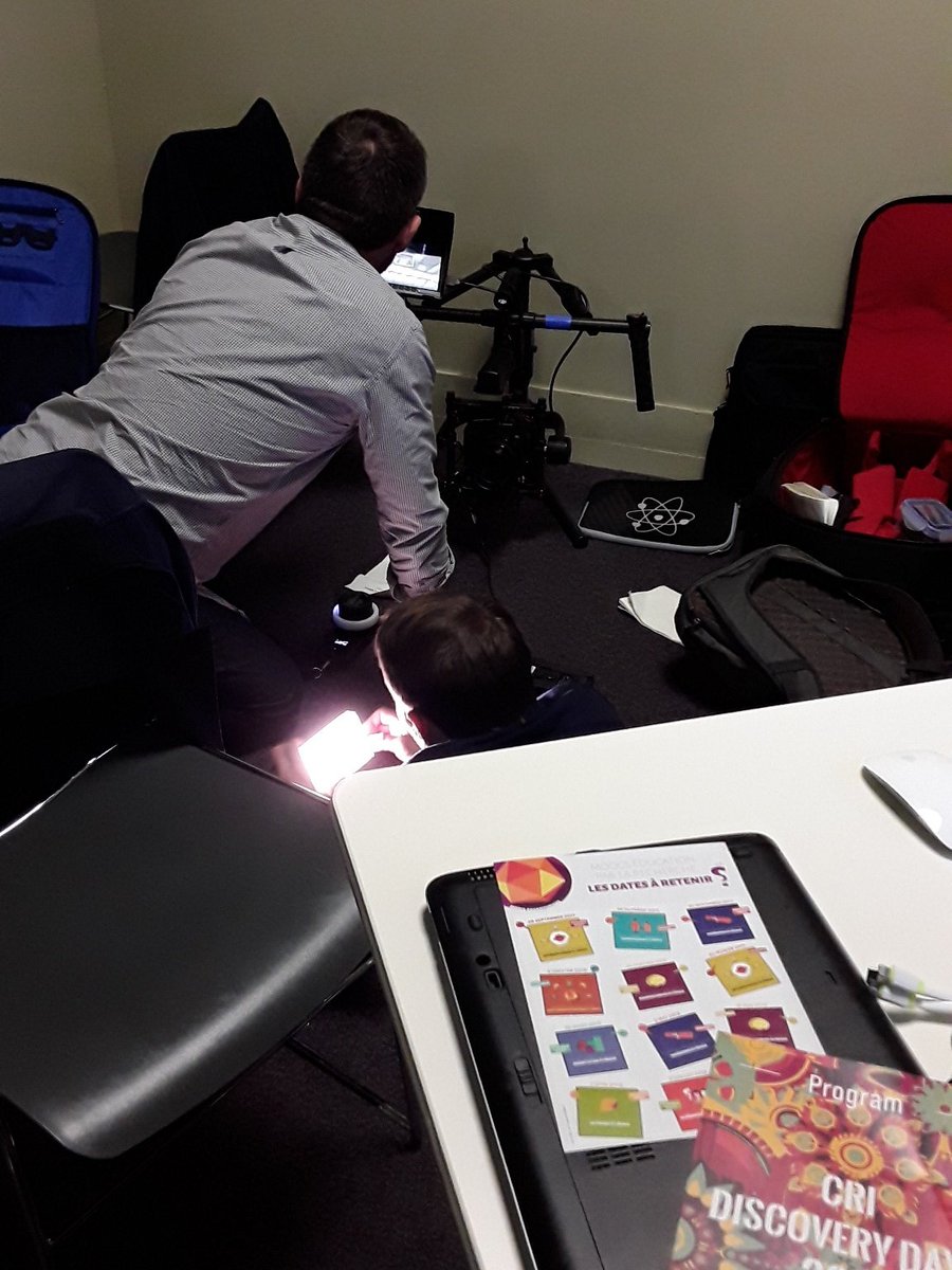 lpiparis_'s tweet photo. [#DiscoveryDays2017] Stolen picture of the #MoocFactory, quick insight of how the magic happens ! ✨ https://t.co/Zj9FioTREd