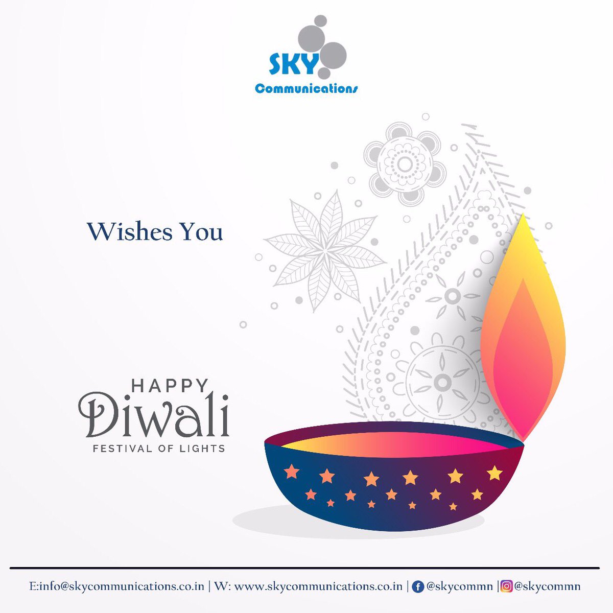 skycommn's tweet photo. @skycommn wishes you a very Happy &amp; prosperous Diwali
.
.
#skycommn #wishes #happydiwali  #festival #festive #lights #dia #lamp #festivemood https://t.co/h6268yuNS7