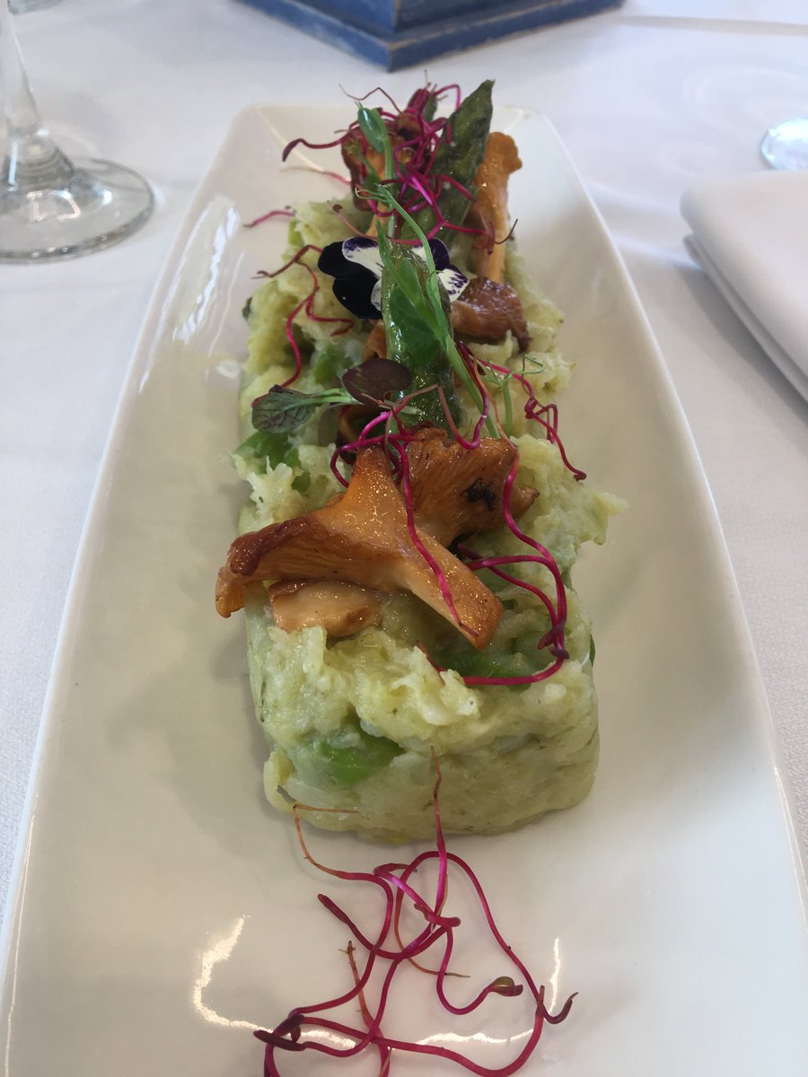 Hoy os traemos un plato incorporado en nuestra nueva carta de temporada: trinxat con espárragos y setas