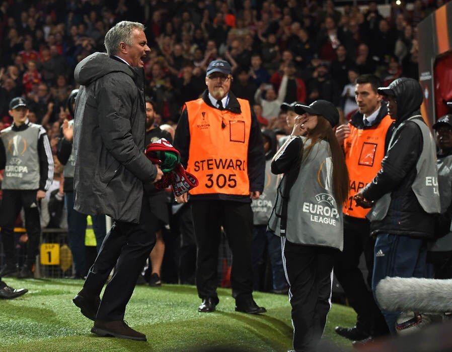 Footballtweet's tweet photo. "12 matches, 10 wins, 2 draws, 9 clean sheets, we are not bad."

- José Mourinho. 🔴 https://t.co/OtzXE4w6bg