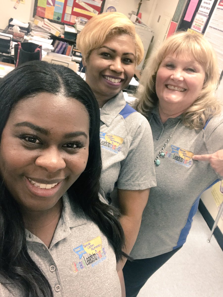 itsMikaVee's tweet photo. @PGCPSLitTeam Presenting @PEIP2pt0 yesterday.
New teachers Rock! Our team rocks!! @leadingholmes @miller_8773 #checkoutourshirts π https://t.co/rRBJeRaNZt