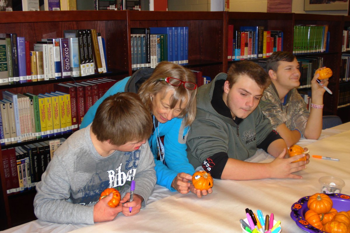 CosbyLibrary's tweet photo. Painting ghoulish pumpkins and bowling for Agatha Christie. Cosby students scaring in the season! https://t.co/h55H0Gfvzy