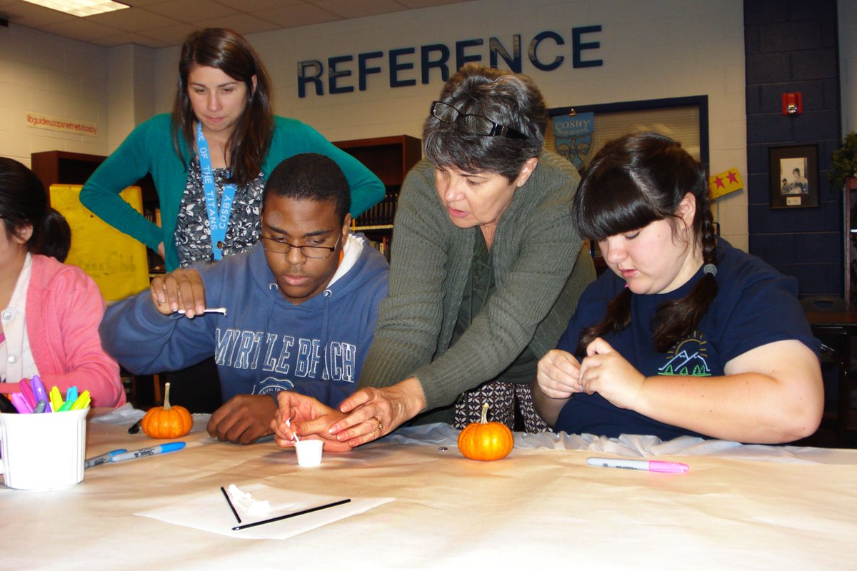 CosbyLibrary's tweet photo. Painting ghoulish pumpkins and bowling for Agatha Christie. Cosby students scaring in the season! https://t.co/h55H0Gfvzy