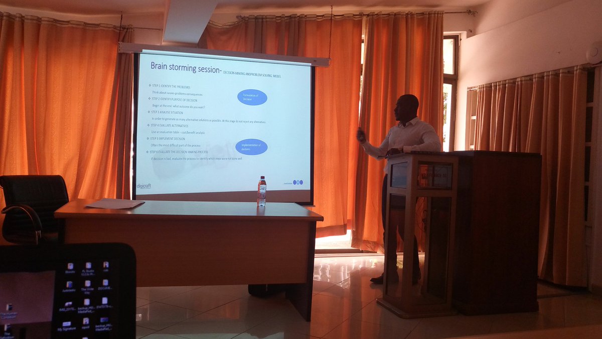 MesaUgbs's tweet photo. Last day of #MESAWEEK! Advertising masterclass with Kwasi Danso Misa @Bilobes of @digicraft https://t.co/7BrJAmIGh0