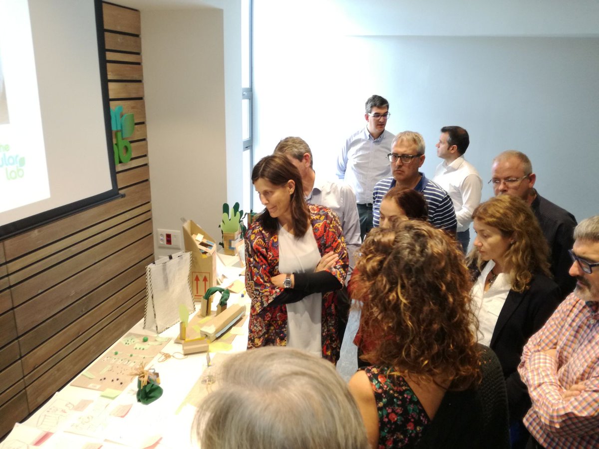 emprendeverde's tweet photo. Profesionales de diferentes comunidades autónomas conocen los primeros prototipos de los emprendedores de #PrototipaCircular. https://t.co/C3Sbp7dpXw