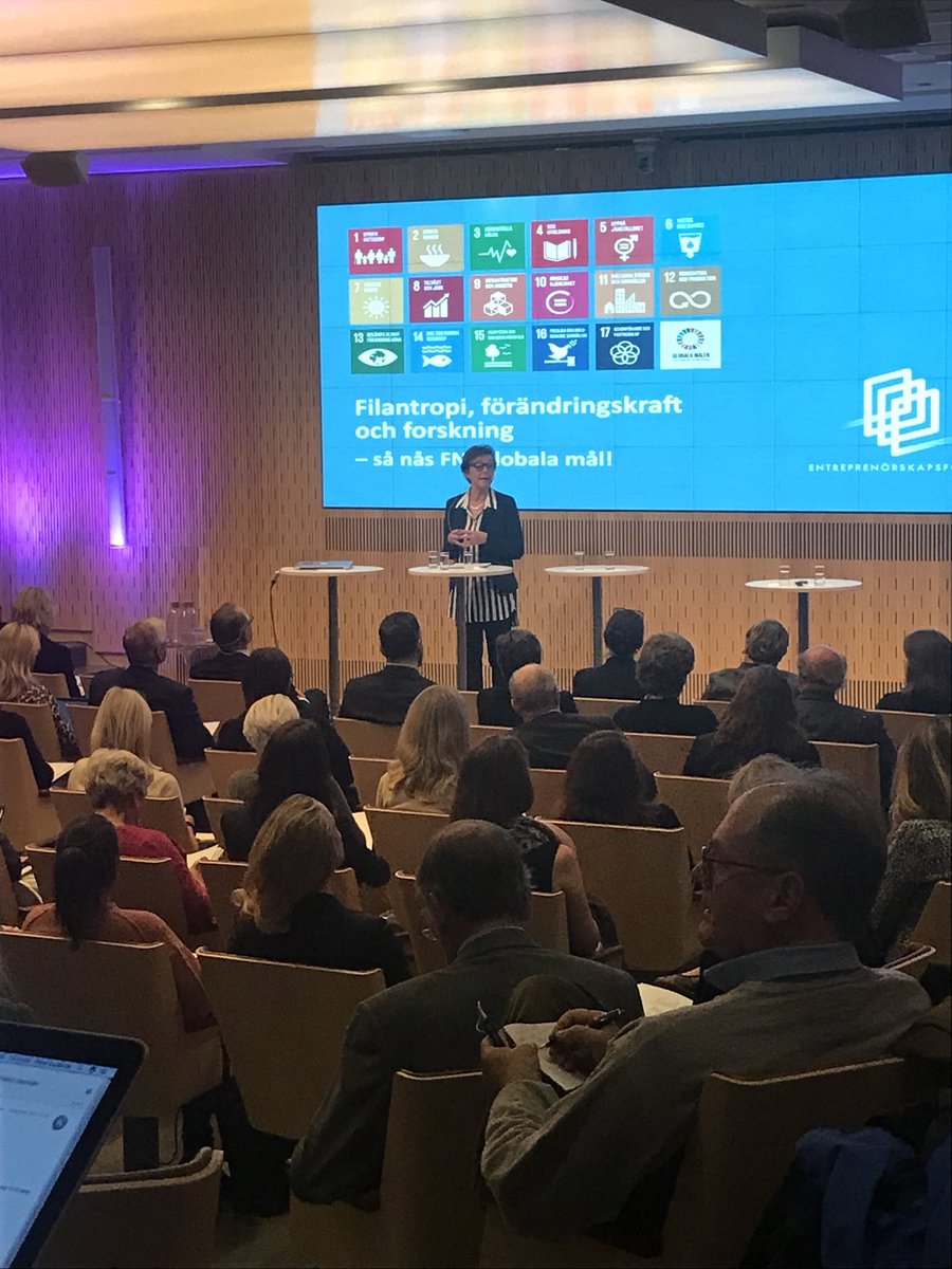 eskapsforum's tweet photo. Annika Söder: Sverige kan bidra m #innovationskraft &amp; förändringsbenägenhet. Även #Jämlikhet,  #fredsarbete &amp; schysta jobb #agenda2030 https://t.co/3ZRvkjIkb7