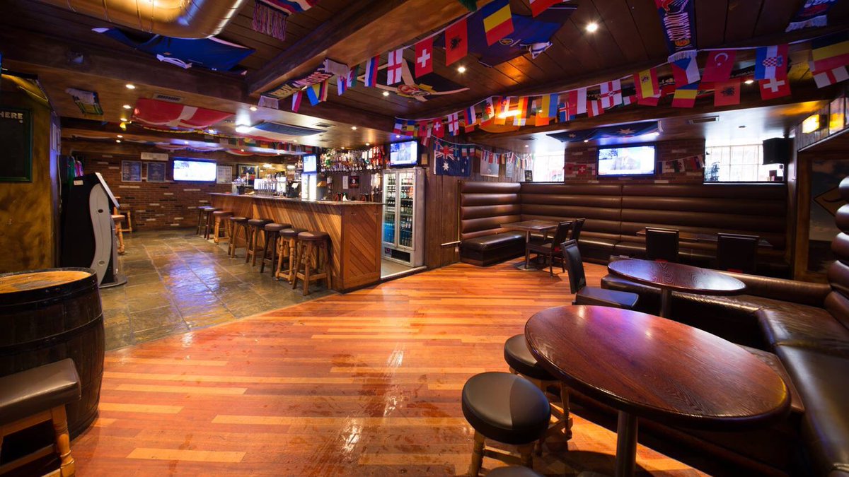 oldtownpubco's tweet photo. VENUE SPOTLIGHT #4: @GlobeEdinburgh. Proprietors of all things sport but with booze thrown in for good measure. Big screens. Sound people from across the globe. Backpacker vibes. Does what it says on the tin, and it does it well. No frills. Just fun. #OTPC #edinburgh https://t.co/FTsB8G3rtu