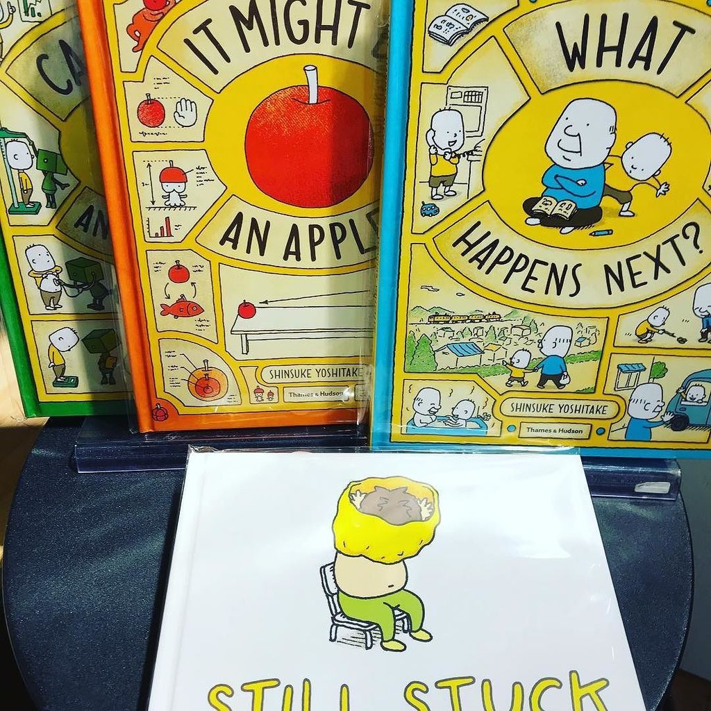 vvpivotcross's tweet image. 今一番人気の絵本作家さんと言っても過言ではないヨシタケシンスケさん✨当店でも大人気ですが、その代表作の洋書版が入荷しました📗英語で読むとまた違った味わいがありますね👌元が絵本なのでそんなに難しくないのもポイントです❗️
#ヨシタ… ift.tt/2glxI1v