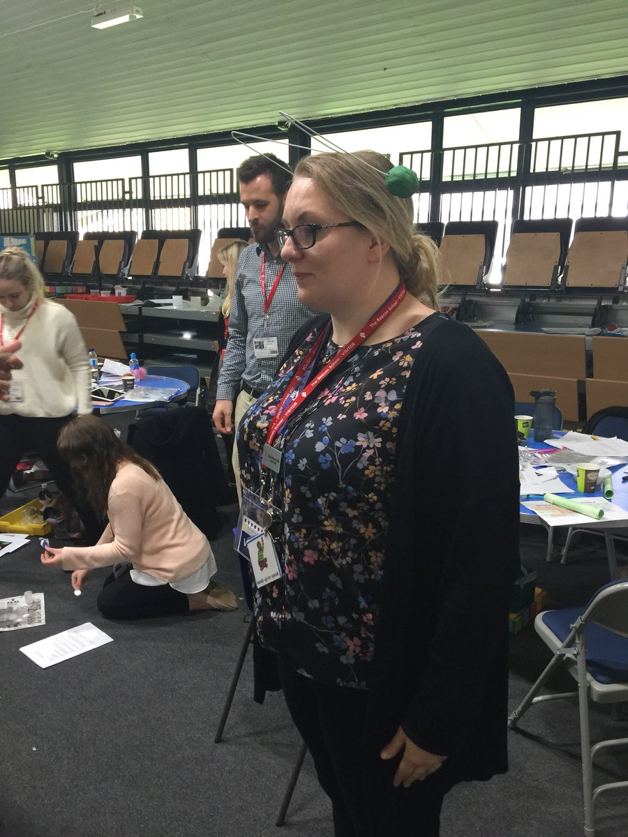 MrsSingleton's tweet photo. Science busking! So many teachers having so much fun! #PSC17 @GLFSchools https://t.co/qDJQnsnwnz