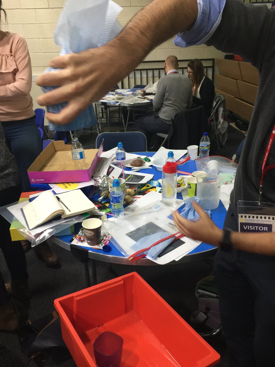 MrsSingleton's tweet photo. Science busking! So many teachers having so much fun! #PSC17 @GLFSchools https://t.co/qDJQnsnwnz