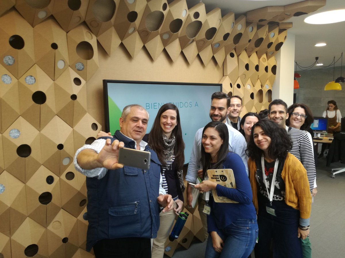 emprendeverde's tweet photo. Gracias equipazo de emprendedores de #PrototipaCircular por compartir pasión e ilusión en emprender en verde en @TheCircularLab de @ecoembes https://t.co/PYduj54shM