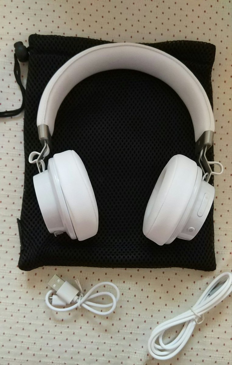 Ava_1417's tweet photo. Oleeeee!ya me han llegado mis @dflow_co y se escuchan increíbles.Muchisimas gracias #BackTodFlow #dFlowOne https://t.co/tgmh9WQZ8V