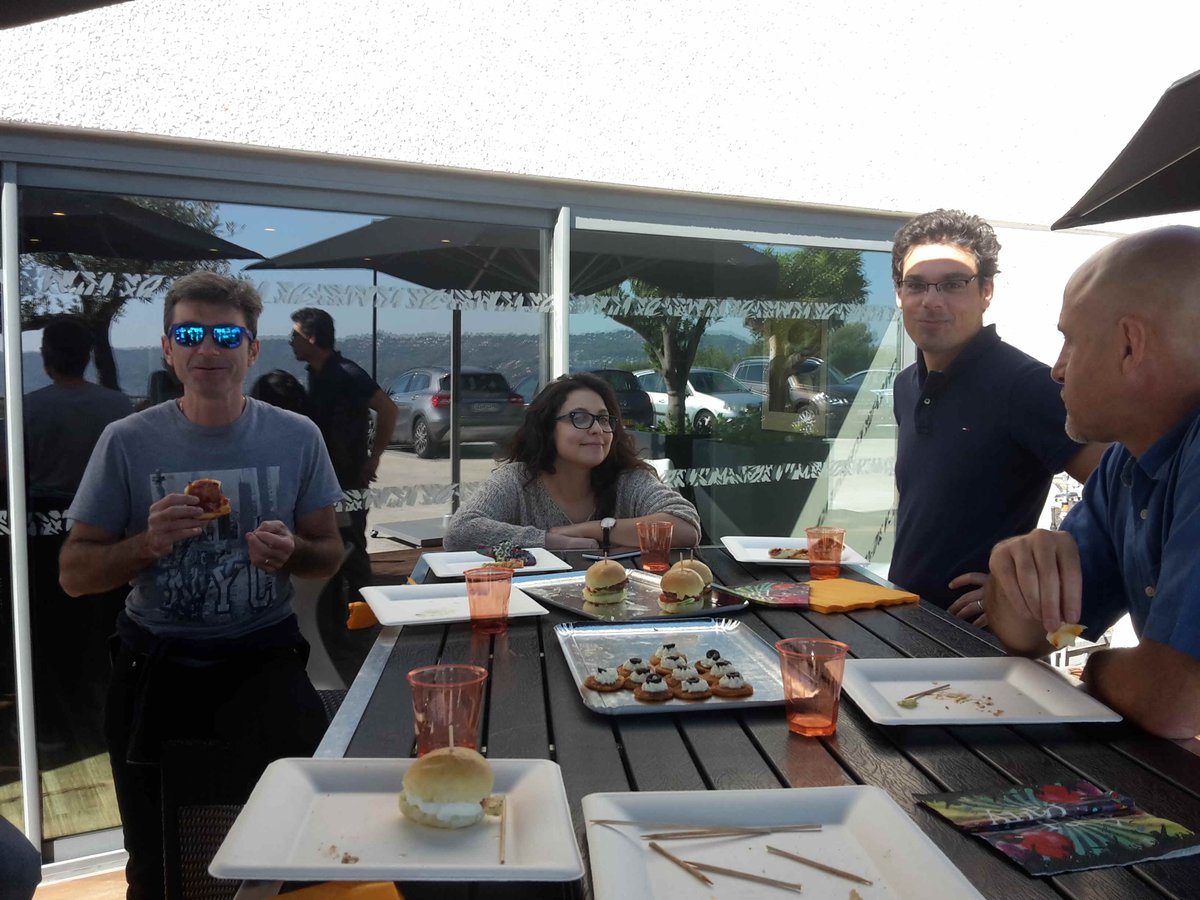 Gridbee's tweet photo. La Team Gridbee au grand complet pour partager un moment convivial! #Gridbee #BusinessCube #Grasse https://t.co/5tY57CNJrK