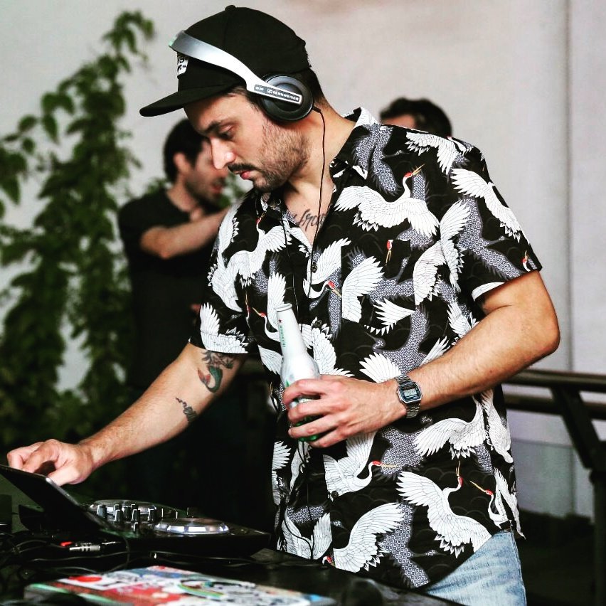 carlosturrini's tweet photo. #tbt pasando mรบsica en la terraza top de @heinekenpy ๐ค๐๐ฏ๐ฒ #reggaeset #morebehindthestar #heinekenfan https://t.co/RR5pse4F05
