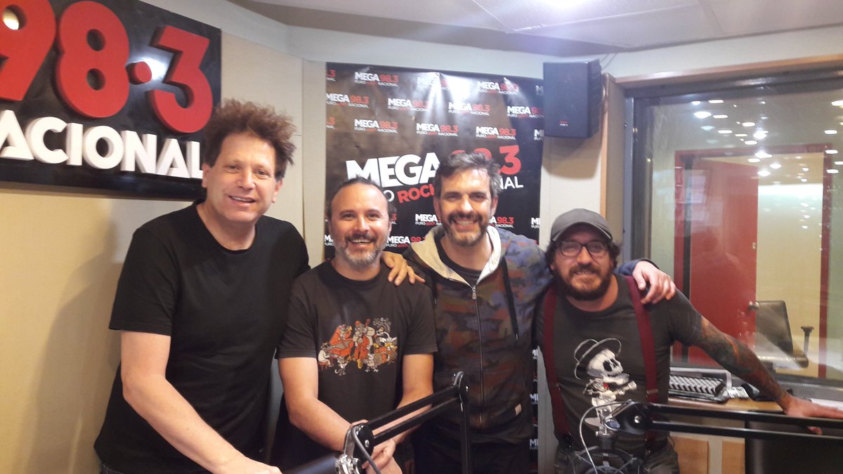 GabyJuradoPrens's tweet photo. Ya está #LaVelaenMega @LaVela_Oficial @Mega983 #FestejarParaSobrevivir https://t.co/GMVFmnvoaL