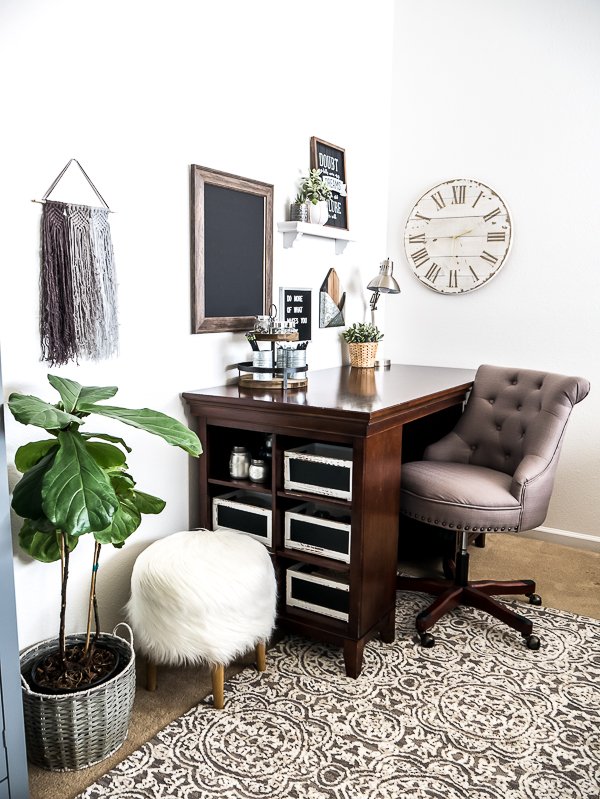 pumpknaprincess's tweet photo. Modern farmhouse with a minimalist vibe inspired office makeover https://t.co/H4LS26wy25 #KILZGetStarted #IC AD https://t.co/h6l2KKTDgs