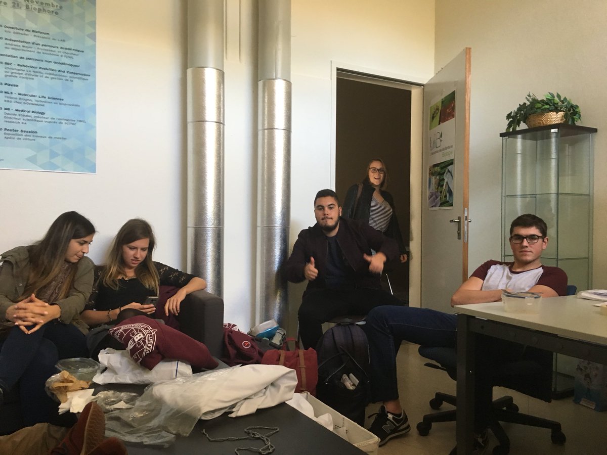 LabUnil's tweet photo. Ce soir c’est le workchope, la team workchope est à fond pour vous #biere #workchope #jeudredi https://t.co/DPf2YhlUmf