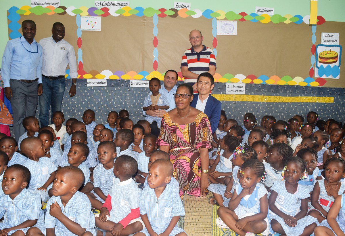 BNI_CI's tweet photo. #CôtedIvoire – la Fondation #CFAO Solidarité investit 15 millions FCFA pour rénover une école maternelle https://t.co/KJpeHwDgEk #FinancialA https://t.co/mcivsVMZKM