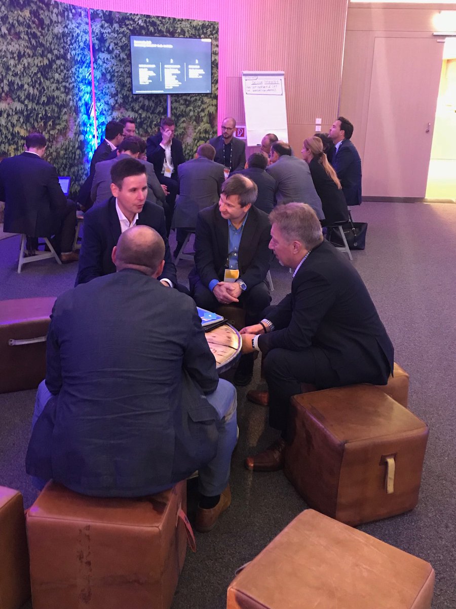 ThorstenRocket's tweet photo. @MeikBrand bei der #SAPConnect2017 mit seiner Session zum Thema IoT mit @SAPLeonardo #qscsap https://t.co/6ptDyjYjBD