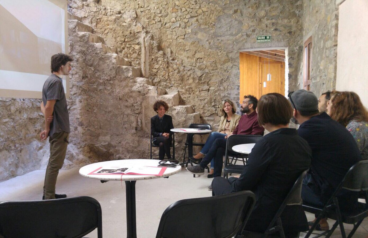AADKSpain's tweet photo. #SeluHerraiz hablando de #aadksonora el proyecto apoyado por la beca de @fdnc_es por 3 años #escueladeexperimentación #centronegra https://t.co/mrtdCMK9M0