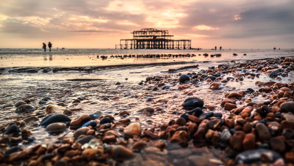 sollyleviphoto's tweet photo. #brighton #westpier #sunset https://t.co/HSloJmpjaA