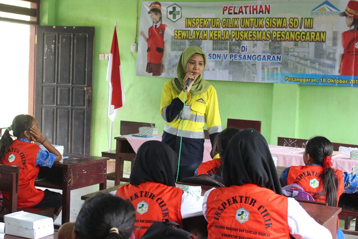 Intruktur memberikan materi kpd pr peserta pelatihan inspektur cilik <a href="/P3mdBanyuwangi/">P3MD Banyuwangi</a> <a href="/banyuwangi_kab/">Kabupaten Banyuwangi</a> <a href="/banyuwanginow/">banyuwangiupdate</a> <a href="/a_azwarnas/">Abdullah (Azwar Anas)</a> <a href="/disdik_bwi/">Dinas Pendidikan BWI</a>