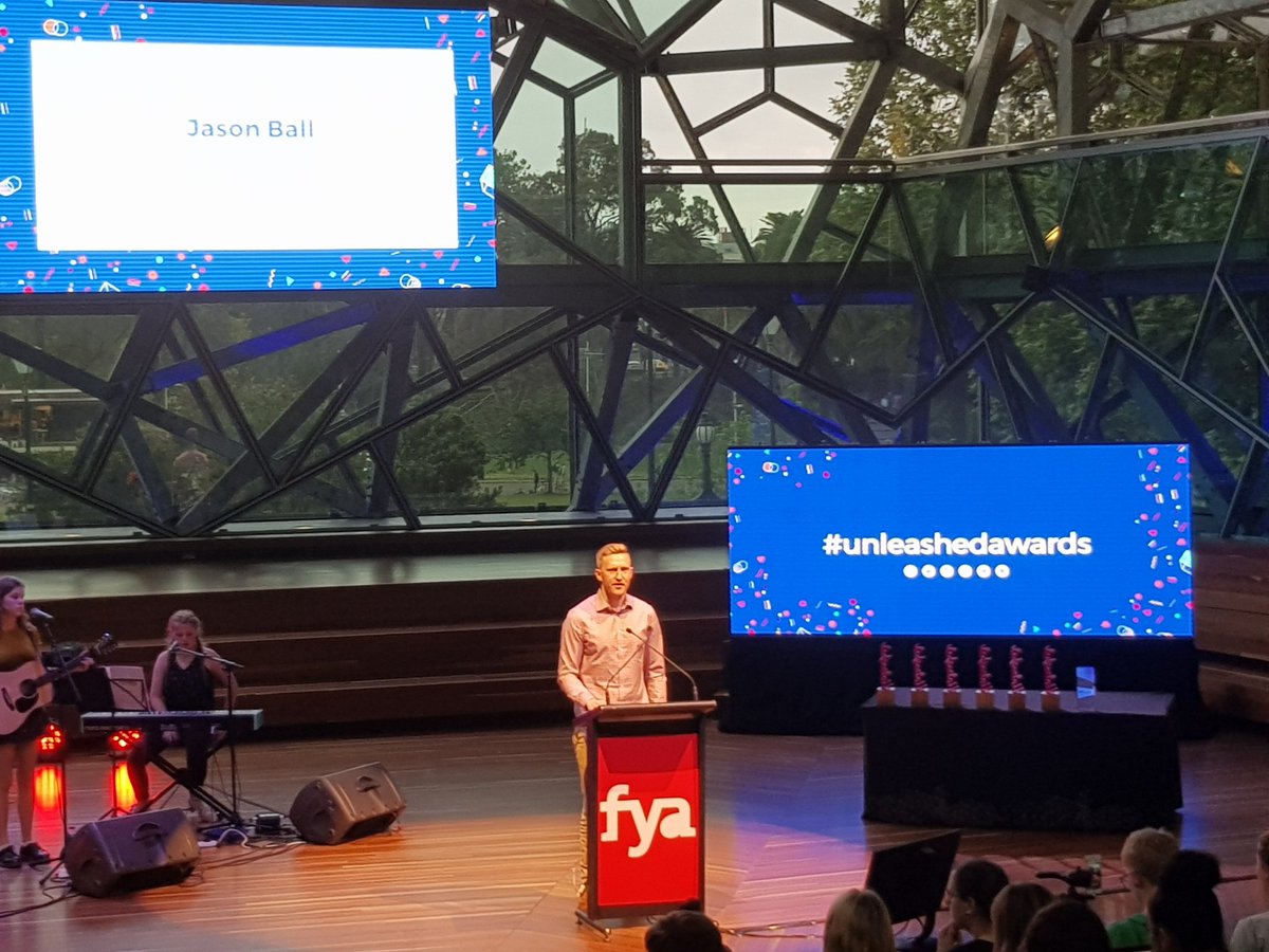 bengill91's tweet image. @jasonballau awarding the #inspiredcitizen awards at #unleashedawards 2017 @fya_org