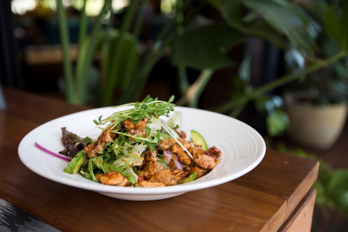GGroveTavern's tweet photo. Salad never looked so good 😍
Fruit spiced chicken, avocado, semi dried tomatoes &amp; honey mustard aioli! 
#thegrove #makingfriendswithsalad https://t.co/RYiO5I2z3u