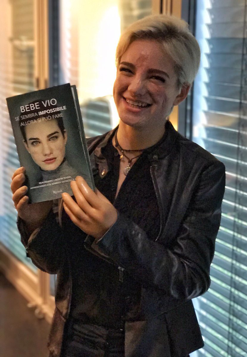 VioBebe's tweet photo. "Se sembra impossibile allora si puó fare" 💪🏼 è il mio nuovo libro in uscita oggi in libreria 📚 e in edicola con la Gazzetta dello Sport 🗞😉 https://t.co/3comr8yGBe