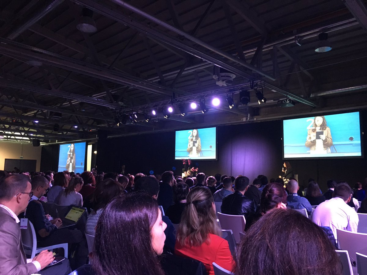 Inizia #SMDAYIT con il primo speech sull'importanza del video #youtube #socialmedia #startup #digital