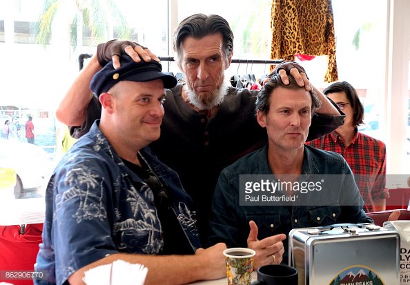 Atzoey's tweet photo. #TwinPeaks cast in LA reunite at the RR pop up. More 📷 by @exiledreplicant  ➡️ https://t.co/x8PozNJSCf
and Instagram stories on @GettyGeek https://t.co/diLSAKS2hK