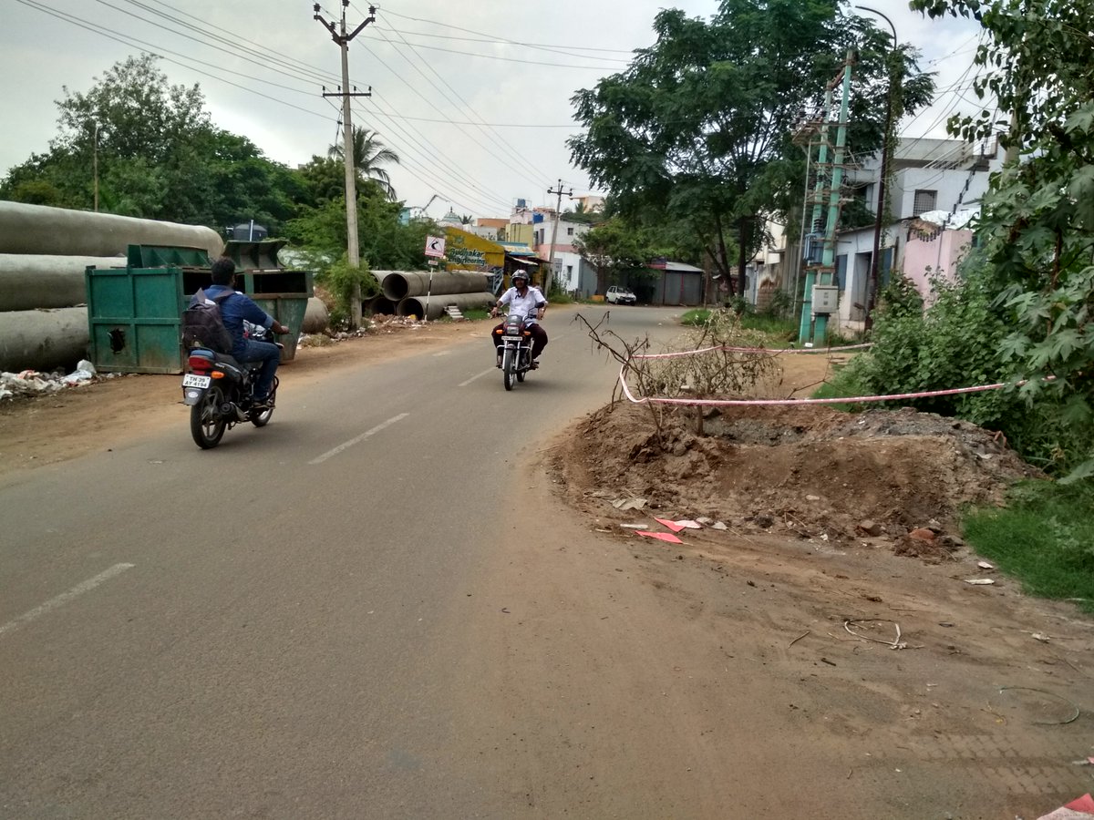 srisaravanan369's tweet photo. Please fix (Road) @ https://t.co/dKGYlp4Hpz @PMOIndia @swachhbharat (via @swachhbharatapp) https://t.co/xn6ofZEAGu