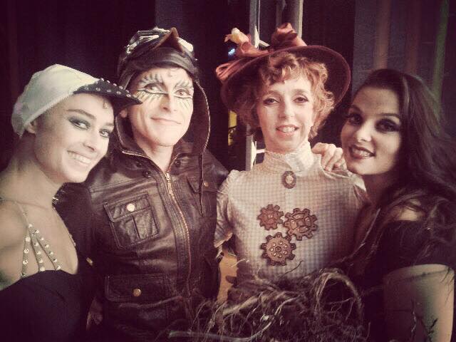 Hier c'était la couturière de <a href="/Emilie_J0lie/">Emilie Jolie</a> !!! J-2 #emmanuellebouaziz #vincentheden #florencepelly