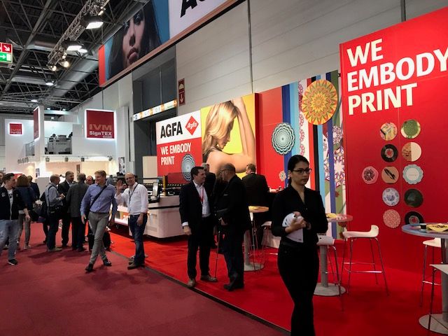 Agfa_Inkjet's tweet photo. Come & see our #wideformat systems in action @viscomshow, halls 13 & 14, in Düsseldorf, Germany. #Viscom2017 https://t.co/56tjsua5nd https://t.co/bhtunf7Xh2