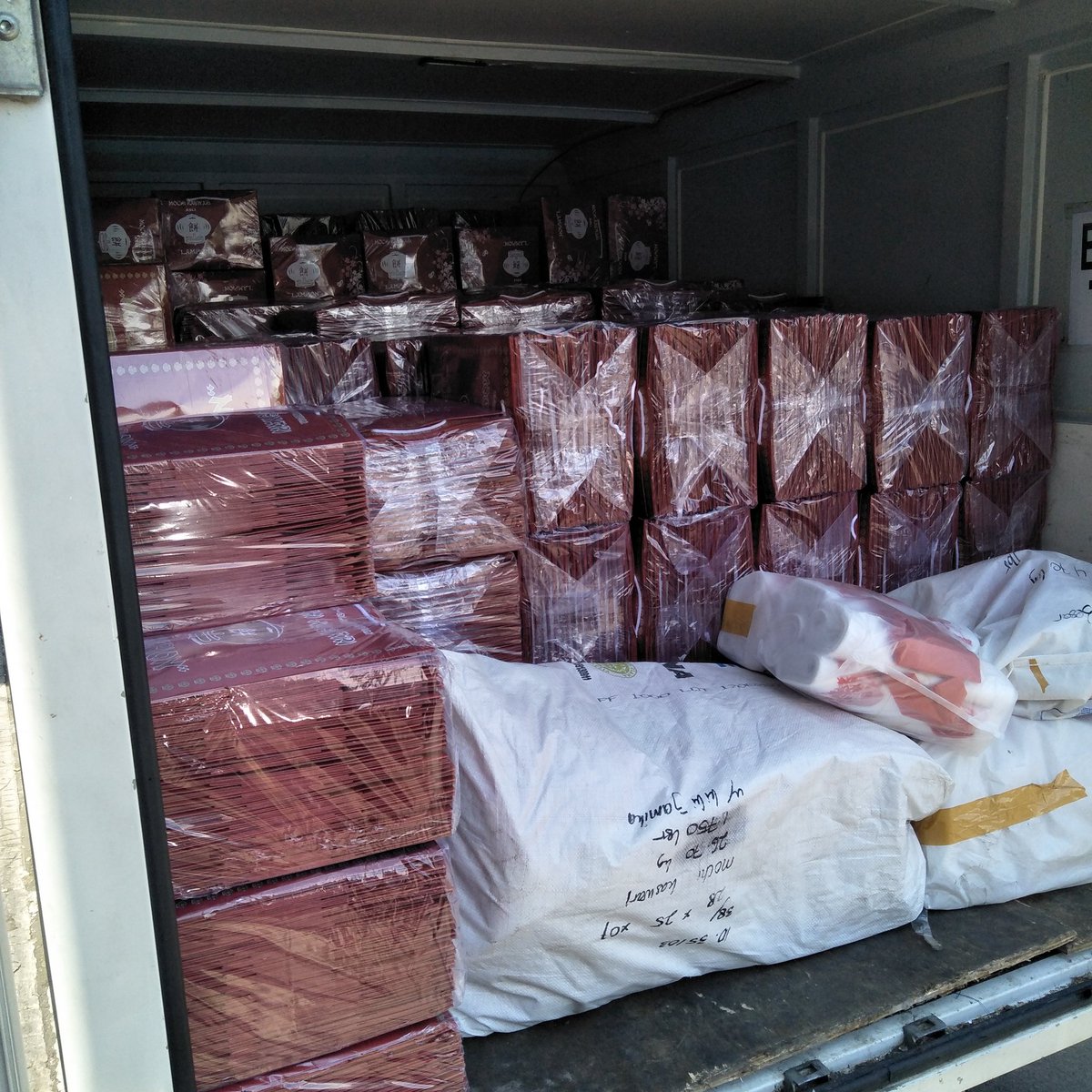 BandungBox's tweet photo. Sewa granmax otw sukabumi info Hp/Wa 082316353689
#sewamobilboxbandung
#rentalmobilboxbandung
#granmaxbox
#sewagranmaxbox
#rentalgranmaxbox https://t.co/coCvCbPYN5
