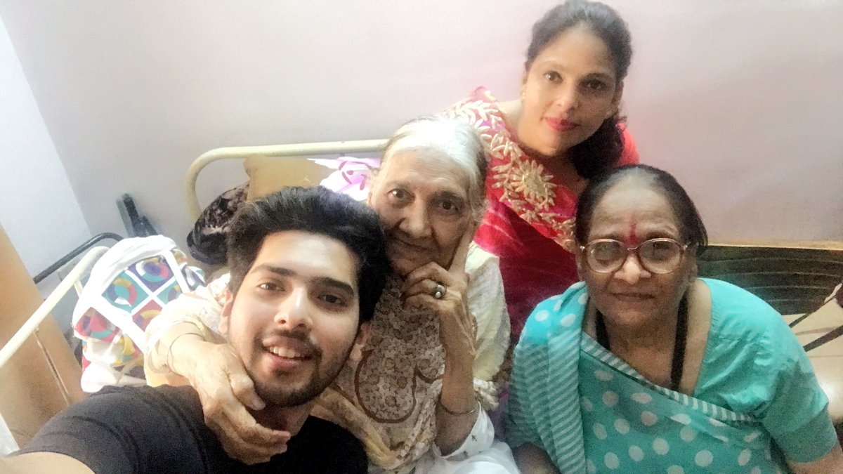 ArmaanMalik22's tweet image. Dadi Nani &amp;amp; Mom ❤️ #DiwaliMubarak