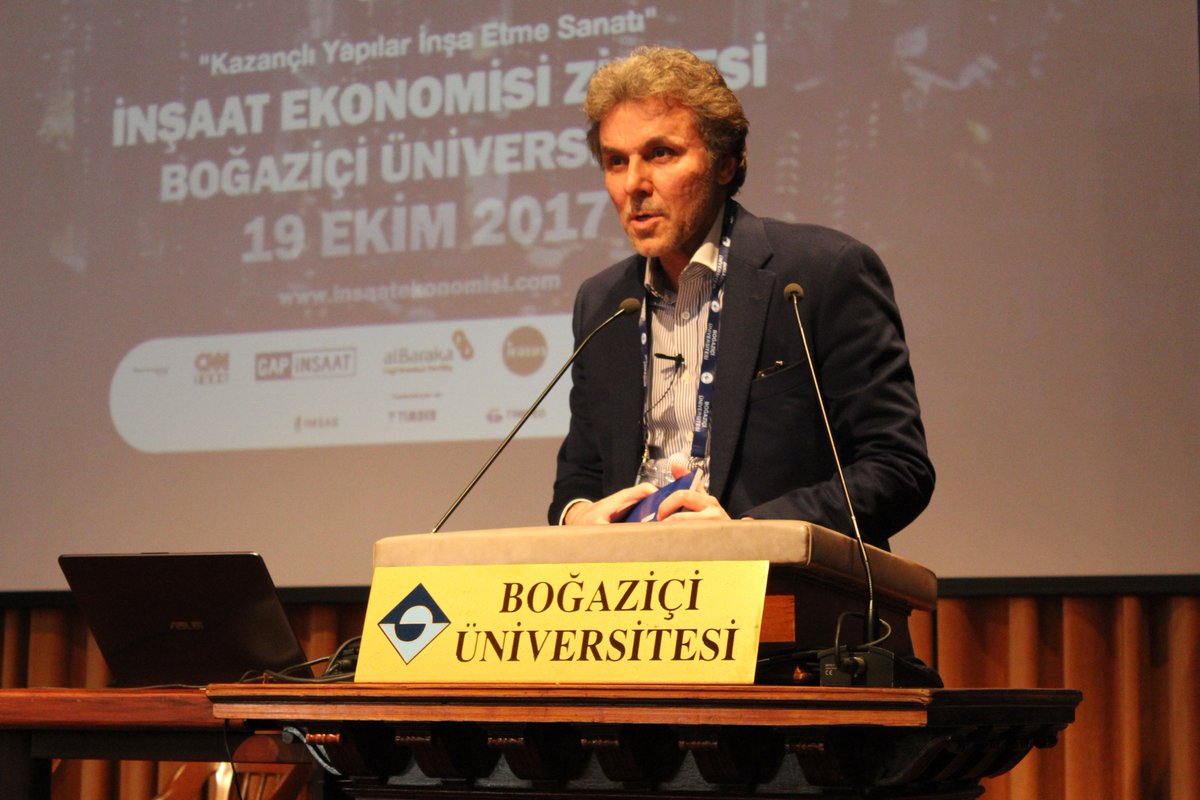 GAP İnşaat Genel Müdürü Korhan Özbaysal "İnşaatta Bölgesel Fırsatlar" adlı konuşmasıyla sahnede. #insaatekonomisi17