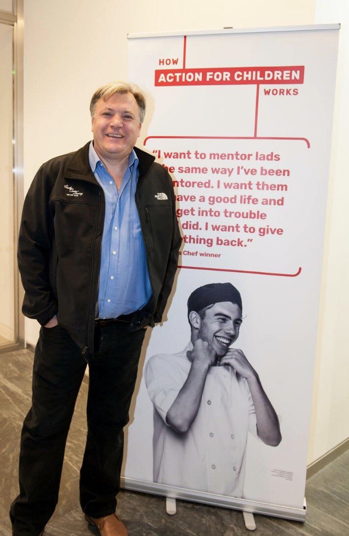 BoycottYourBed's tweet photo. #ThrowbackThursday to @edballs performing Gangnam Style at #ByteNight2017 🕺🏻 https://t.co/66tFaV04Ma