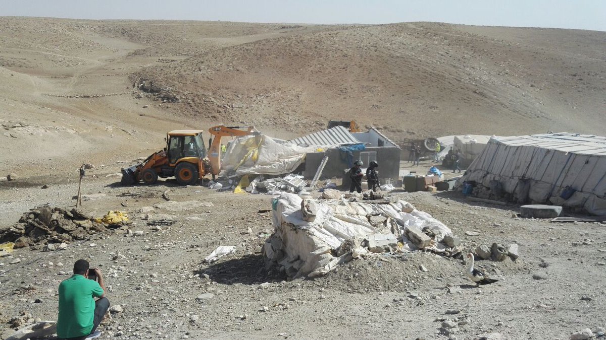 InsiemeATuwani's tweet photo. UPDATE: Demolizione in corso da parte delle forze israeliane nel villaggio palestinese di Halawi.
#firingzone #demolizioni https://t.co/m1ou4QAres