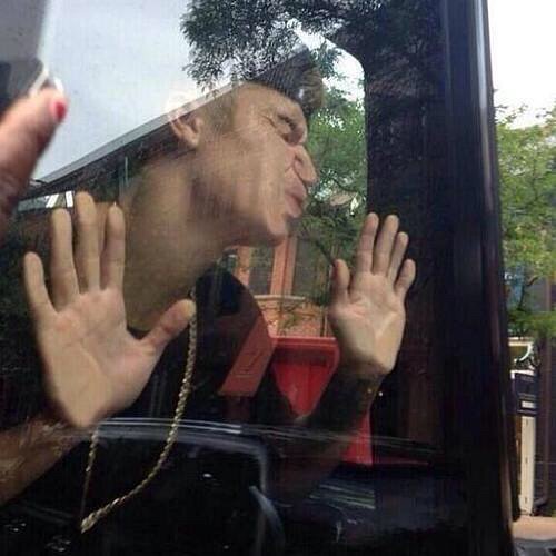 2001sxx's tweet photo. Don't! ..
#EMABiggestFansJustinBieber https://t.co/46DIV7NEsU