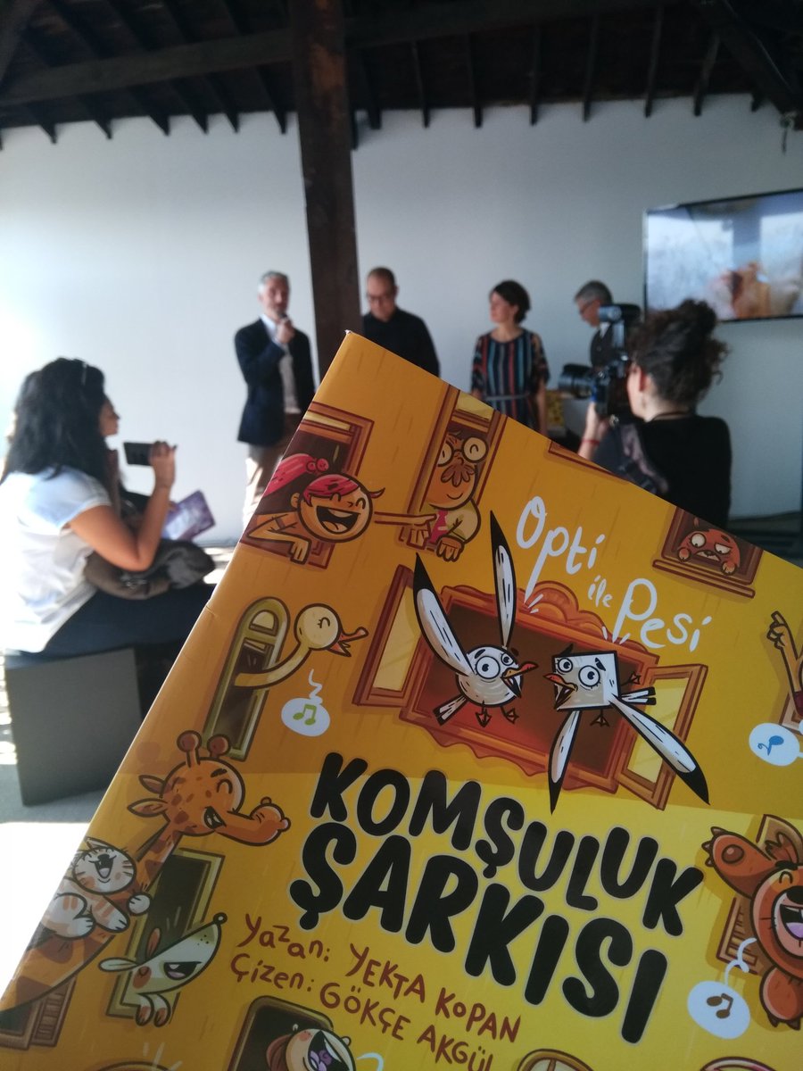KulturKenti's tweet photo. 15. İstanbul Bienal'i kapsamında Opti ile Pesi: Komşuluk Şarkısı adlı kitap çocuklar için Bienal'i oyuna dönüştürüyor. https://t.co/QFgsixGM0O