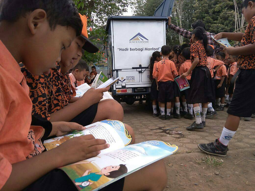 Bahgia itu sederhana, hadir dan berbagi manfaat.. Good intiative @perpusANTARA <a href="/a_azwarnas/">Abdullah (Azwar Anas)</a> <a href="/banyuwangi_kab/">Kabupaten Banyuwangi</a> #bsiberkhidmat #sahabatbsi