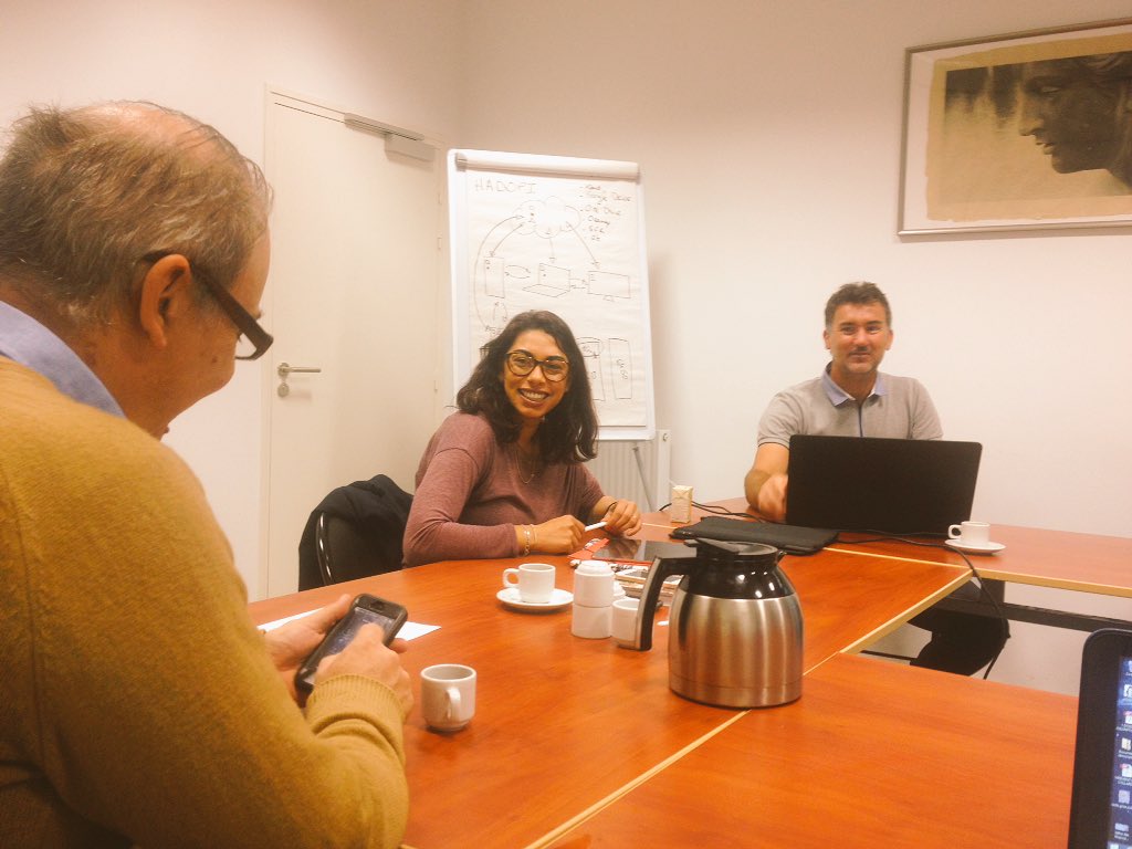 SamuelCollard1's tweet photo. Démarrage de l'atelier sur les réseaux sociaux à LANAZIA @Sud_Pays_Basque #conferences #ascain #AnaisPlaud https://t.co/m01FLnW7De