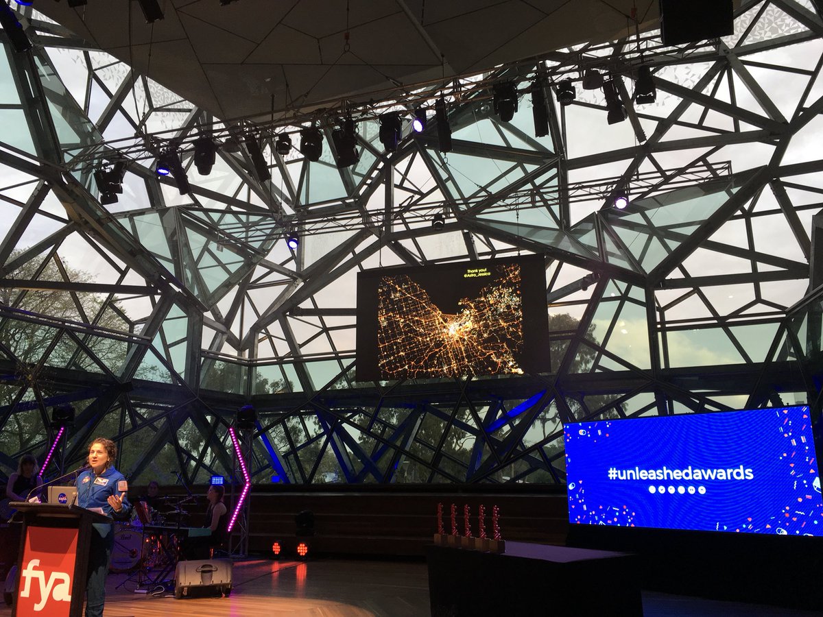 usconsulatemelb's tweet image. What do you do next after you’ve been to space? Get in line to go again! @Astro_Jessica 🇺🇸🚀🌏 #UnleashedAwards