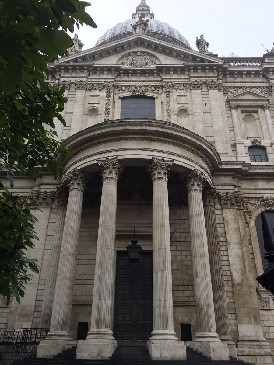 Arrived <a href="/StPaulsLondon/">St Paul's Cathedral</a> for the <a href="/ExcelloLaw/">Excello Law</a> Autumn conference #agileworking #team