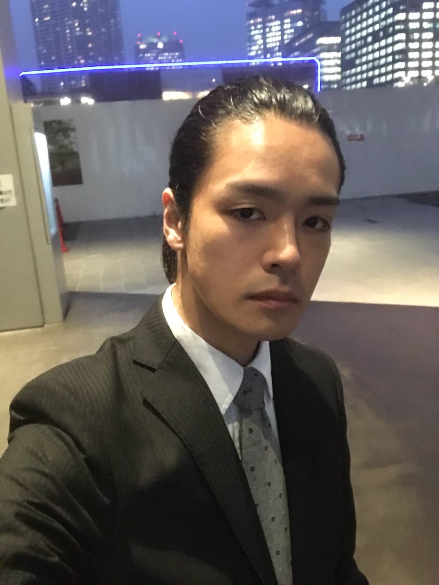 ミヤタユーヤ در توییتر 今夜は高校からのトモダチ 小川智史が主催するクラシックギターコンサートの 当日運営手伝いに行ってきます ある程度しっかりめな格好なら ビシッとスーツとかじゃなくて良いよー と 言ってくれたけど どこを崩してもホスト感が出