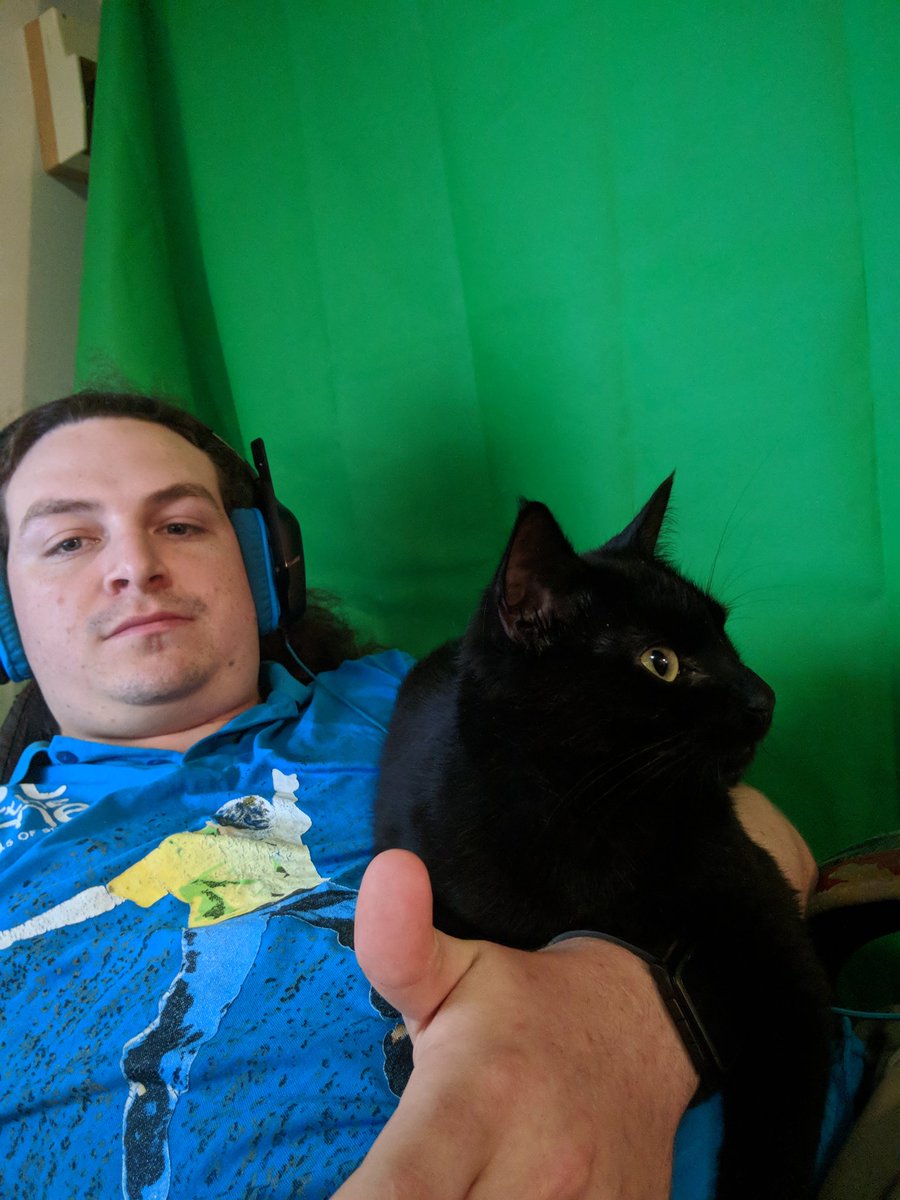 Valinor000's tweet photo. I want to stream but there is a problem. Also holy chins batman https://t.co/c4B7ogVMYf