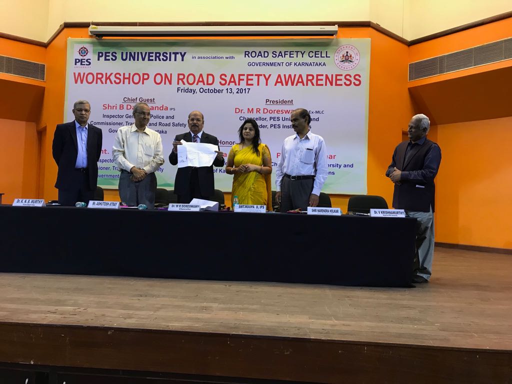 D_Roopa_IPS's tweet photo. Conducted road safety awareness programmes in Engineering colleges at Bengaluru-- https://t.co/XMMM2bGnjG