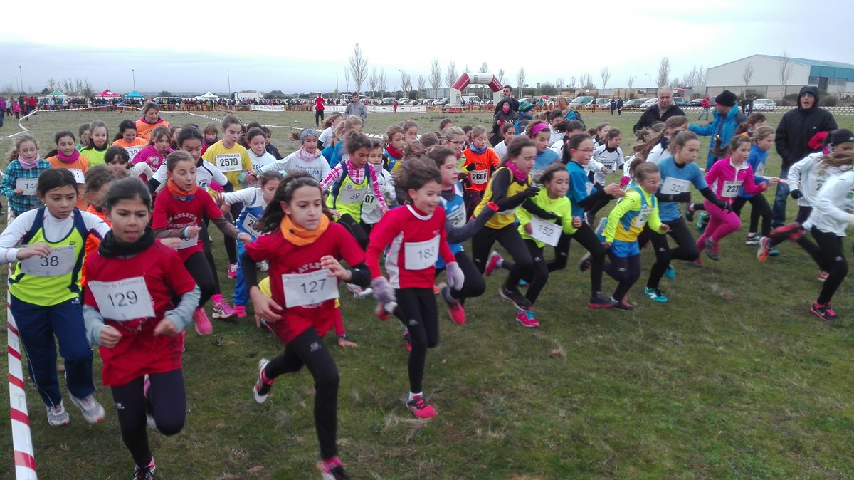 deportesdipusal's tweet photo. Quedan pocos días para inscribir #equipos en los #JuegosEscolares 17-18 @dipusalamanca. Puedes apuntarte en 17 modalidades deportivas hasta el 24-OCT. Infórmate en tu #centroescolar o #ayuntamiento #HazDeporte #DeporteEscolar #Provincia #Salamanca https://t.co/BzjXq5k1yM https://t.co/3RC4ShAbpQ