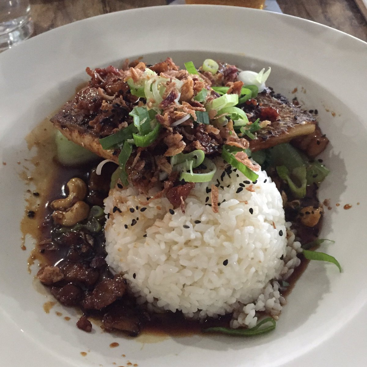 newietraveller's tweet photo. Snapper fillet crispy skin with diced caramelised pork belly in a ginger honey soy #foodporrn #SpiceMonkey #asianfusion https://t.co/B1IobZzpKR